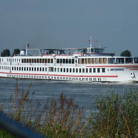 Haus Rheinblick Bed & Breakfast Grieth Bagian luar foto