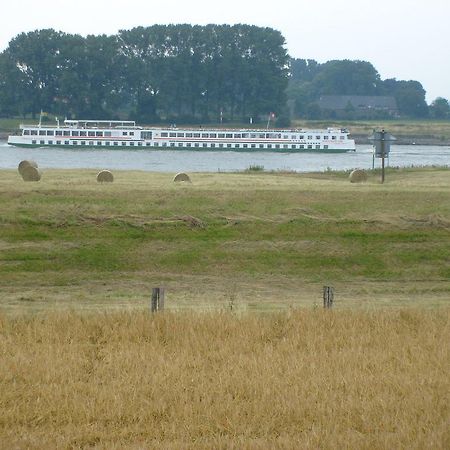 Haus Rheinblick Bed & Breakfast Grieth Bagian luar foto