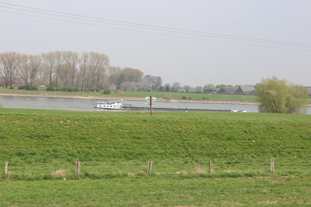 Haus Rheinblick Bed & Breakfast Grieth Bagian luar foto